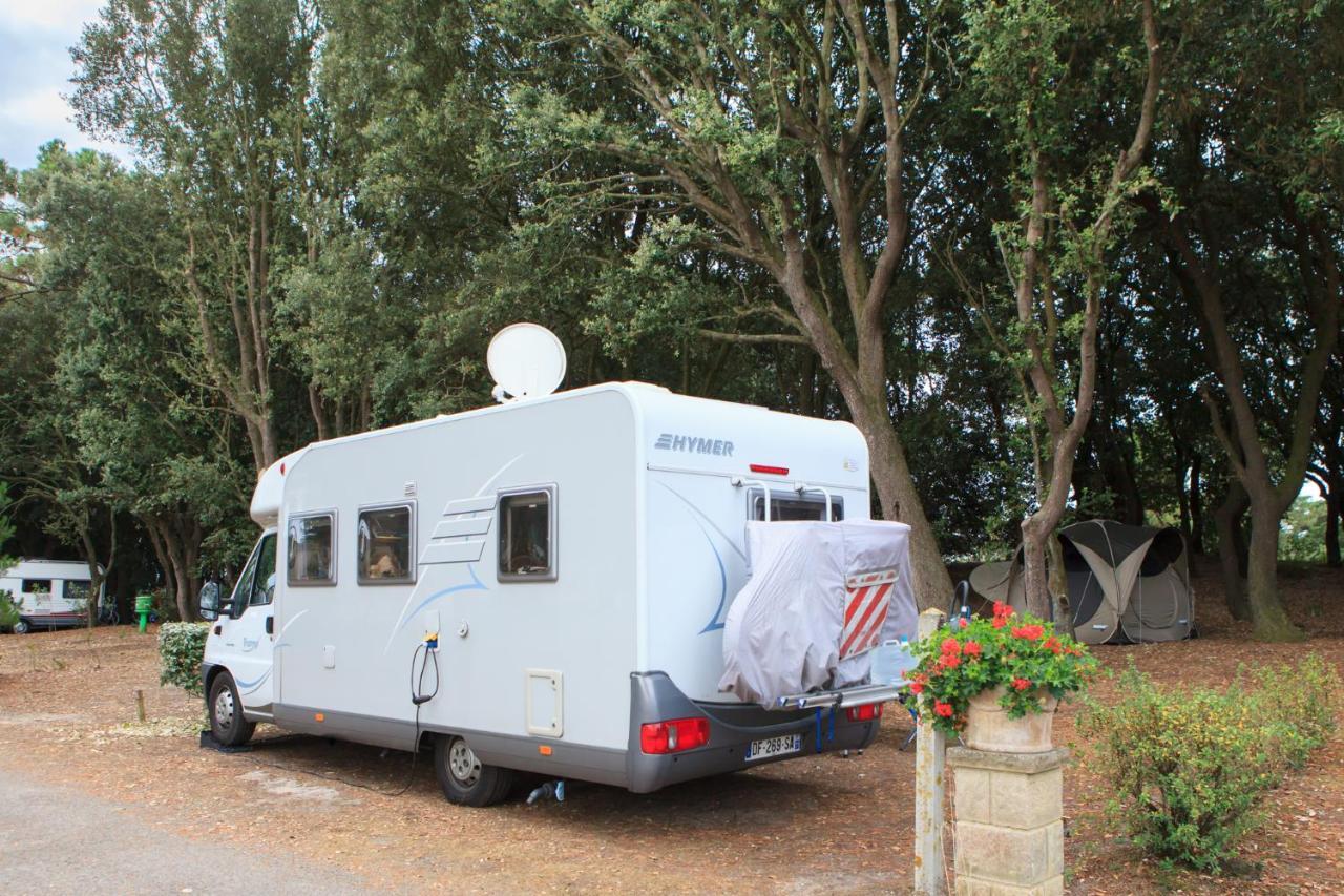 ホテルDomaine Du Collet**** Villeneuve-en-Retz エクステリア 写真